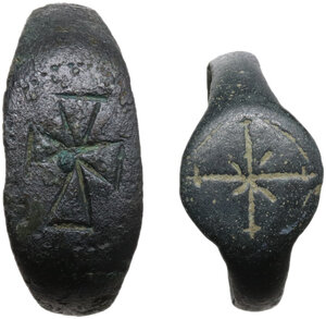 obverse: Byzantine. Lot of two (2) bronze seal rings with engraved cross.Inner diameters: 20 mm and 17 mm