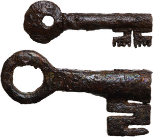 obverse: Medieval period. Lot of two (2) iron keys