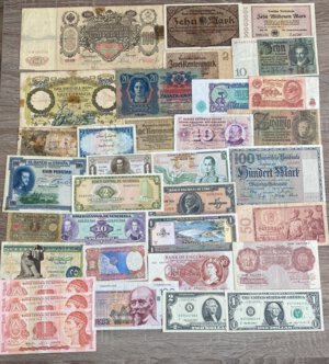 obverse: Lotto di 33 banconote mondiali. MB-FDS