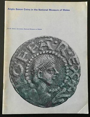 obverse: Dykes D.W. Anglo-Saxon Coins in the National Museum of Wales. 1976. Brossura ed. pp. 31, ill. in b/n. Buono stato.