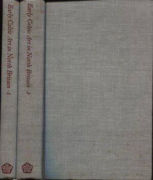 obverse: MACGREGOR  M. -  Early celtic art in north Britain. Leicester, 1976. 2 Vol. completo.  pp. xvii – 223, tavv 16 + ill nel testo, II vol. tav. 353. Ril. ed ottimo stato, importante lavoro.