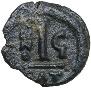 reverse: Maurice Tiberius (582-602).. AE Decanummium, Catania mint, RY 6 (588/9 AD)