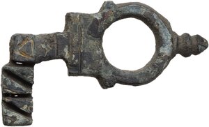 obverse: ROMAN BRONZE KEY  Roman period, c. 1st-3rd century AD.  Bronze Roman key with engraved handle.  Lenght: 41 mm.  50x29 mm