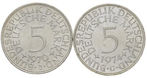 reverse: GERMANIA. Lotto di 2 monete da 5 Mark 1974 G e 1970 J. Ag. FDC