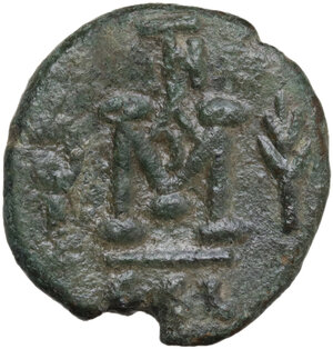 reverse: Justinian II. First Reign (685-695 AD). . AE Follis. Syracuse mint. Struck 692-693