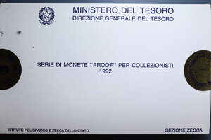 reverse: SERIE IN LIRE 1992 CON AG. IN COFANETTO E SCATOLA (USURATO) PROOF