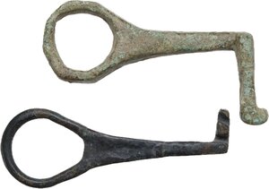 reverse: TWO ROMAN KEYS  Roman period, c. 1st to 3rd century AD.  Lot of two roman bronze keys. Incised geometric decoration.  Lenght: 60 and 59 mm