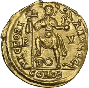 reverse: Valentinian III (425-455).. AV Solidus. Ravenna mint, 426-430/455 AD