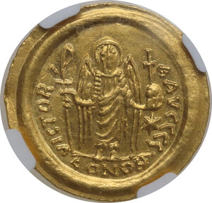 reverse: Justinian I (527-565).. AV Solidus. Ravenna mint, 552-565 AD