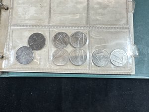 reverse: REPUBBLICA ITALIANA - Classeur con circa 130 monete da 5, 10, 20, 50 e 100 Lire - Anni 1973-74.