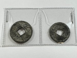 obverse: MALESIA, PALEMBANG - 2 esemplari di Cash in Stagno - Emessi dalle comunità minerarie cinesi dell’isola di Bangka - AD 1710 circa.