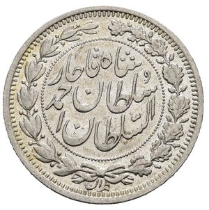 reverse: IRAN – 1000 DINAR 1912 (1330) – AHMAD SHAH QAJAR (1909-1925) - TEHERAN, Al dritto leone con scimitarra andante a s. dietro sole raggiante sopra corona imperiale intorno fronde chiuse in basso da nastro, in esergo data. Al rovescio scritte in parsi intorno fronde chiuse in basso da nastro. Zecca di Teheran. Realizzata in argento (AG) (ø 23.7mm, 4.4g) Conservazione BB/SPL. Riferimenti Krause KM#1038. 