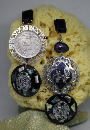 reverse: ORECCHINI  filigrana argento, spilla persiana vintage in argento 925 laccato, basi in resina e madreperla. Rial Iran