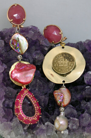 reverse: ORECCHINI rodocrosite, madreperla iridescente naturale, perla scaramazza, pendente in argento 925 con zirconia e rubinia. 1Leu 1941
