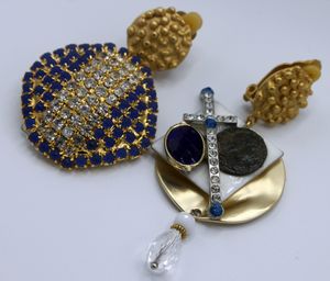 obverse:  Orecchini con bottone vintage con strass blu e oro, antica moneta romana, con scatola personalizzata.