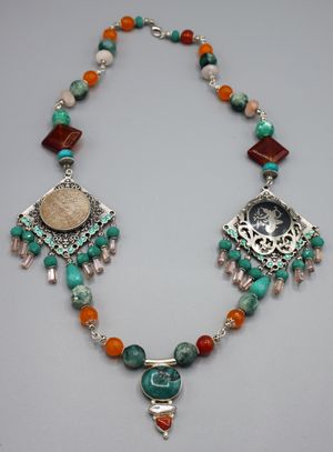 obverse: COLLANA spilla persiana vintage, pendente argento 925 con pietre dure e scaramazza, giada, agata e corniola. 50 Halala anni  70