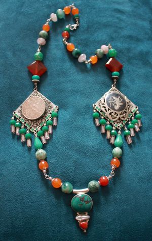 reverse: COLLANA spilla persiana vintage, pendente argento 925 con pietre dure e scaramazza, giada, agata e corniola. 50 Halala anni  70