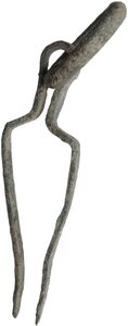 reverse: ROMAN BRONZE TWEEZERS  Roman period, c. 1st-3rd century AD  Roman bronze tweezers with suspension ring.  Tweezers lenght: 52 mm., Ring width: 21 mm
