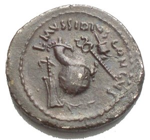 reverse: Interessante medaglia a riprodurre denario di Giulio Cesare g 3,5