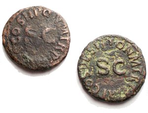 reverse: Impero Romano Claudio I° 41-54 dC. Lotto di 2 quadranti in Ae gr 3,14 e g 2,81