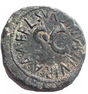 obverse: Augustus 27 BC-AD 14. L Naevius Surdinus, moneyer. Rome As Æ 26,7 mm. 10,1 g. CAESAR AVGVSTVS TRIBVNIC POTEST, bare head right / L SVRDINVS III VIR AAAF F around large SC. nearly very fine RIC 386.