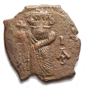 obverse: Costante II (641-668). Follis, Siracusa. D/ Costante, stante di fronte con lunga barba, indossa corona e clamide e tiene globo crucigero. A sinistra, I / N / Δ. A destra, I / A. R/ Grande M. Sopra, croce. Sotto, SCL. D.O. 179. Sear 1108. AE. g. 4.04 BB