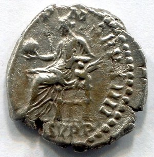 reverse: COMMODO (177-192). Roma. AR denarius (2,45 gr. - 18 mm.). R.\: SECVR ORB P M TR P XIIII, COS V P P. BB.