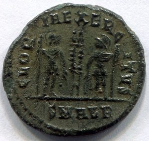 reverse: COSTANZO II (337-361.). AE Bronzetto (2,22 gr.). R.\: GLORIA EXERCITVS. QSPL. 