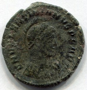 obverse: VALENTINIANO II (375-392). AE d. follis (4,98 gr.). R.\. GLORIA ROMANORVM, qBB. Bel modulo ed ottima patina.