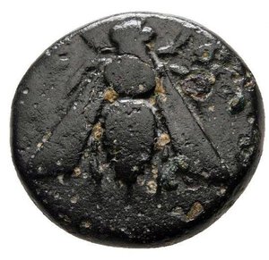 obverse: Ionia. Efeso (390-300 a.C.). AE Bronzo (13 mm. - 2,15 gr.). D.\: mosca, R.\: cervo. qBB. R1.