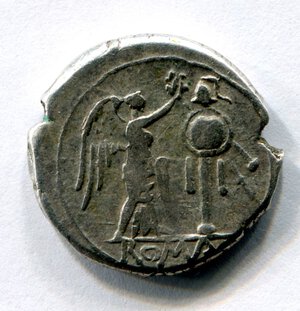 reverse: ANONIME (215-211 a.C.). Roma. AR quinario (3,31 gr.). D.\: Giove; R.\: Vittoriola. qBB. R1.