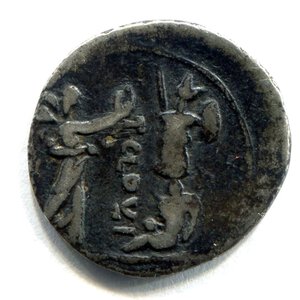 reverse: Gens CLOULIA (98 a. C.). Roma. AR quinarius (1,75 gr.). R.\: CLOVLI. Craw 332. MB. R1.