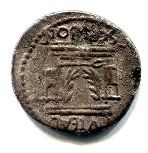 reverse: Gens SCRIBONIA (154 a. C.). Roma. AR denarius (3,75 gr.). R.\: PVTEAL SCRIBON. 416. SPL/qBB. R1.
