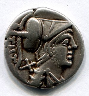 obverse: Gens VETURIA (136 a. C.). Roma. AR denarius (3,78 gr.). R.\: ROMA. Craw 234. BB/qBB. R1.