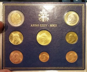 reverse: Vaticano. Divisionale del 2002. 8 monete.