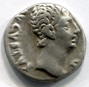 obverse: AUGUSTO (27 a.C. – 14). Lugdunum. AR denarius (). D.\: AVGVSTVS DIVI; R.\: IMP X, toro scalciante a destra; RIC 167°. BB. R1.