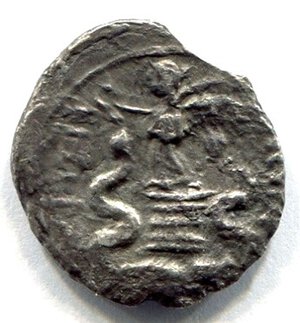 reverse: 
AUGUSTO (27 a.C. - 14). Roma. AR quinario (1,07gr. 14 mm.). R.\: ASIA RECEPTA. MB. R1.
 