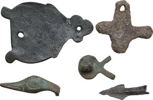reverse: FIVE ANCIENT ITEMS  Roman to Medieval period, c. 2nd - 14th century AD.  Lot of five items, made by a lead cross pendant, a bronze applique, a bronze duck head, a bronze part of a belt with engraved monogram, a bronze arrowhead.  Dimensions: from 51 to 19 mm