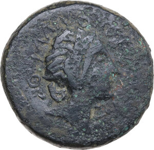 obverse: Marcus Antonius and Octavian. AE 29.5 mm, c. 37 BC, Macedon, Thessalonika