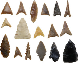 reverse: PREHISTORIC ARROWHEADS  Neolithic period, c. 10000-2000 BC  Lot of seventeen (17) prehistoric arrowheads. Of various shapes and materials, from flint to obsidian.  Dimensions: from 35 to 15 mm