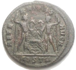 reverse: Impero romano. Massenzio. 306-312 d.C. Follis. D/IMP C MAXENTIVS P F AVG Testa laureata di Massenzio verso destra. R/ AETERNITAS AVG N. I dioscuri Castore e Polluce tengono i cavalli ai loro piedi la lupa allatta i gemelli. Zecca di Ostia. Peso 6,55 gr. Diametro 25,8 mm.