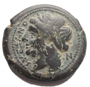 obverse: Mondo Greco. Italia Greca. Campania, Suessa Aurunca. AE 21,24 mm. 268-240 a.C. D/ Testa laureata di Apollo a sinistra. Davanti, SVESANO. Dietro, N. R/ Toro androcefalo che cammina a destra. Sopra, Nike vola a destra e lo incorona. Sotto, IΣ. SNG ANS -. BMC. 1, 11. g 7.8 BB++/BB+. Raro di questa qualità, con etnico perfettamente leggibile e patina verde intenso con sedimenti