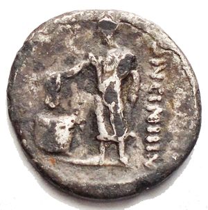 reverse: Cassia denario Suberato (Fourrèe) d/ Testa di Vesta a sinistra r/Cittadino in Toga a sinistra deposita un foglio in un urna LONGIN III V. g 2,91. mm 18,1