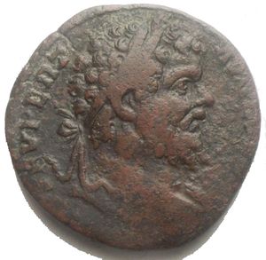 obverse: Impero Romano. Settimio Severo (193-211). Sesterzio. D/ Busto laureato a destra. R/ [SECVRITAS PVBLICA] SC. Securitas, seduta a sinistra, tiene un globo. RIC 729. g 15.26 mm 28.1 Raro. AE. qBB