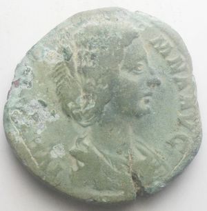 obverse: Impero Romano. Giulia Domna, moglie di Settimio Severo, morta nel 217 d.C. Sesterzio in Ae da catalogare. g 18,5 mm 28,05 x 28,3. Bel ritratto. Patina verde chiaro