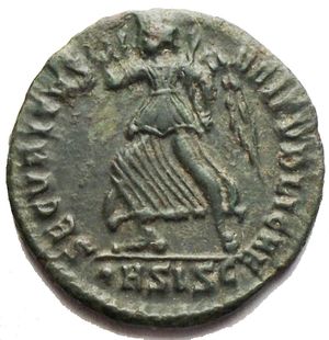 reverse: Impero Romano - Valente. 364-378 d.C. AE. D/ D N VALENS P F AVG. R/ SECURITAS REIPVBLICAE. In esergo ° H SISC C. Peso gr 1.99 Diametro mm 18,5. qSPL. Patina verde.