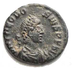 obverse: Teodosio I. 379-395 d.C. AE. D/ Busto verso destra. R/ Salus. Peso 1,38 gr. Diametro 13,3 mm. BB-SPL. Patina verde scuro