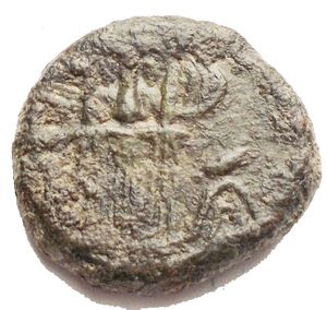 obverse: Bizantini. Costante II. 641-668 d.C. Decanummo. AE. D/ Busto frontale di Costante con lunghi baffi e barba. R\ ANNO I grande I. Peso 3.4 gr. Diametro 15.9 mm. BB+. RR. 