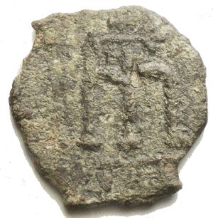 reverse: LEONZIO (695-698) Follis, Siracusa. D/ Leonzio stante con globo crucigero R/ Numerale M. Sp. 239 Calciati 57/3 Ae g 2,86 Rara 