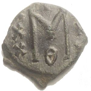 reverse: Teofilo 829-42 d.C. (Siracusa) follis AE BB-SPL gr. 3,08  D/ Busto frontale di Teofilo  R/ grande M   Rif. catalogo: Anastasi, 548; B.M.C., 44-48; Sp. 431